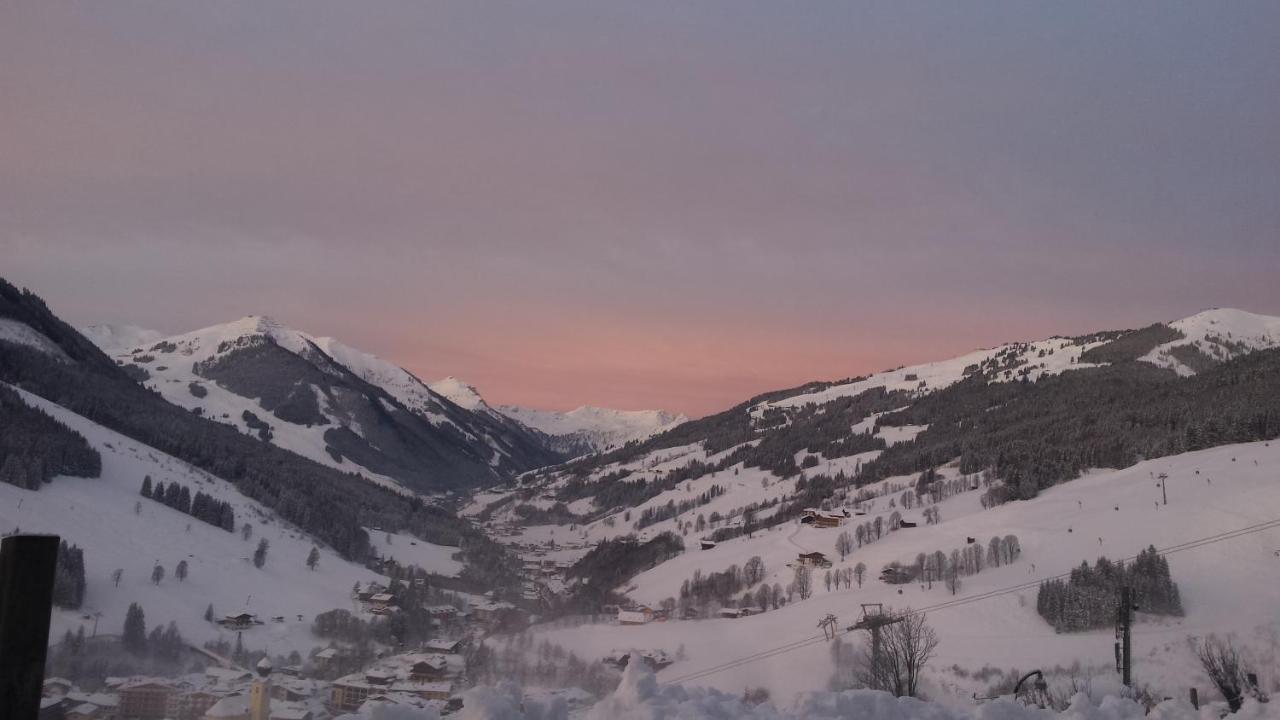 Gaestehaus Standardhaus Saalbach-Hinterglemm Exteriör bild